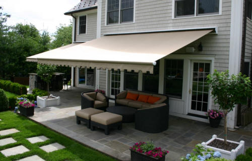 Retractable Awning with Commercial Grade hardware