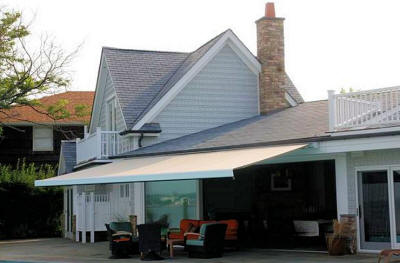 Retractable patio awning